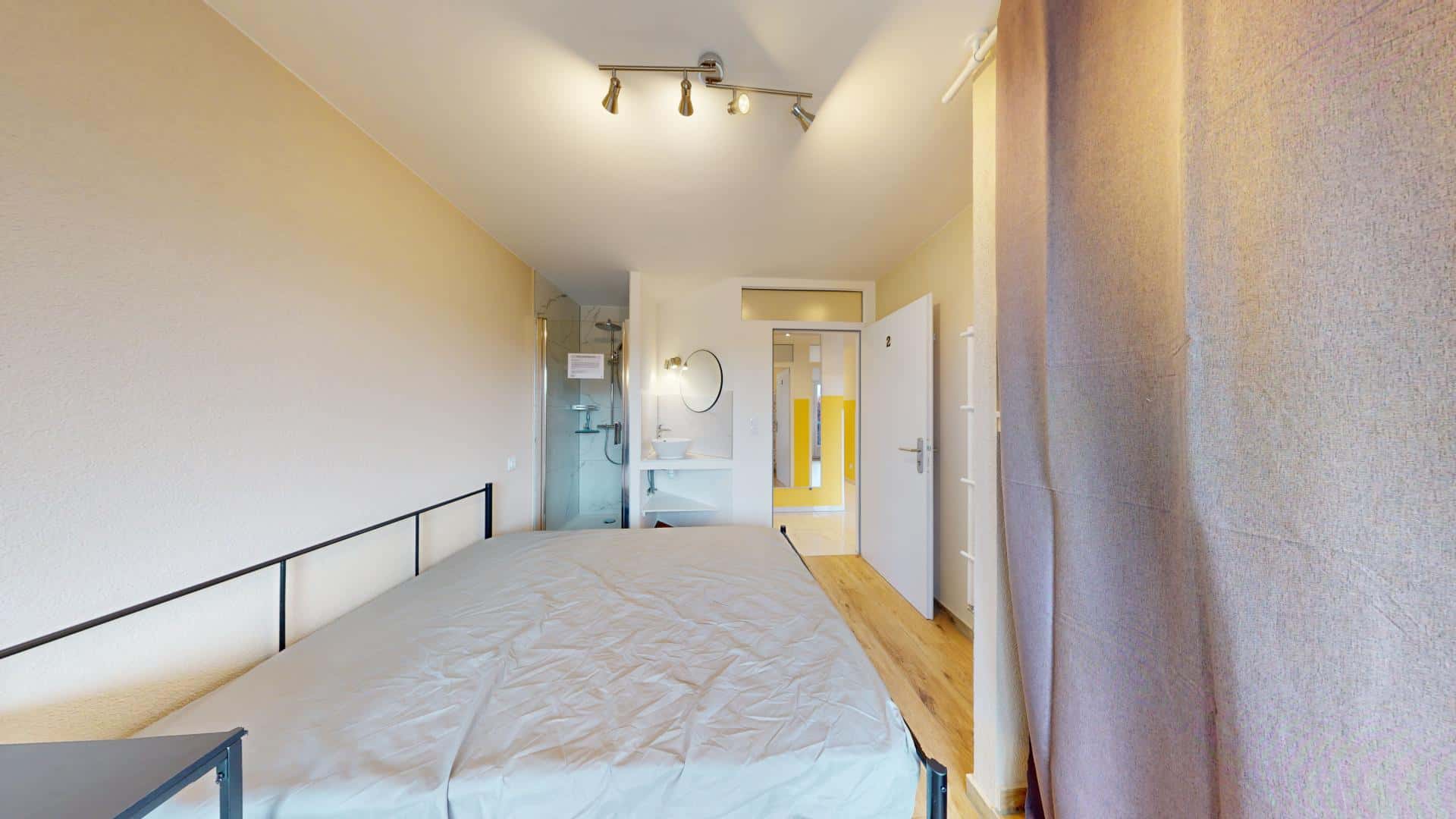 Room In Rue Des Tournelles, Annemasse For 80 M² With 5 Bedrooms - 1