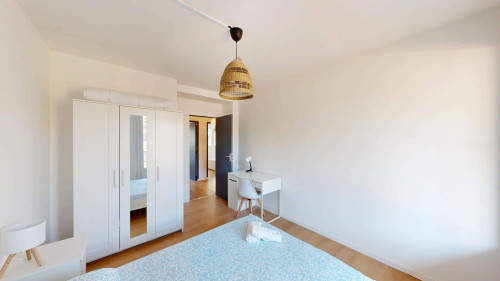 Room in Boulevard Jacques Monod, Avignon for 100 m² with 4 bedrooms - Gallery - 17