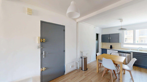 Room in Boulevard Jacques Monod, Avignon for 100 m² with 4 bedrooms - Gallery - 5