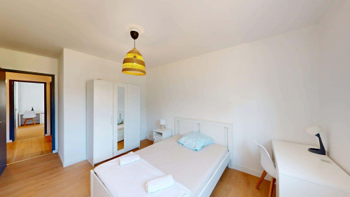 Room in Boulevard Jacques Monod, Avignon for 100 m² with 4 bedrooms - Gallery - 20