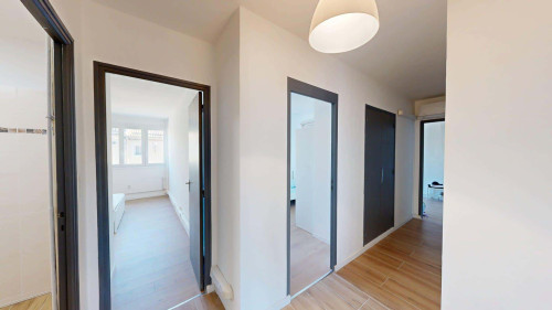 Room in Boulevard Jacques Monod, Avignon for 100 m² with 4 bedrooms