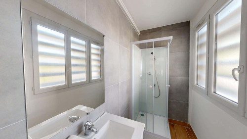 Room in Boulevard Jacques Monod, Avignon for 100 m² with 4 bedrooms - Gallery - 8