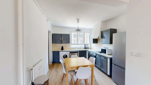 Room in Boulevard Jacques Monod, Avignon for 100 m² with 4 bedrooms - Gallery - 12