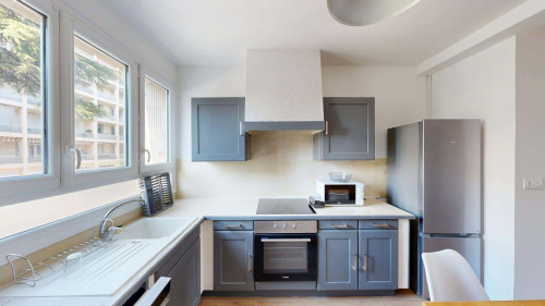 Room in Boulevard Jacques Monod, Avignon for 100 m² with 4 bedrooms