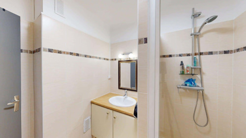 Room in Boulevard Jacques Monod, Avignon for 100 m² with 4 bedrooms - Gallery - 7