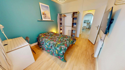 Room in Rue Pasteur, Pau for 106 m² with 6 bedrooms