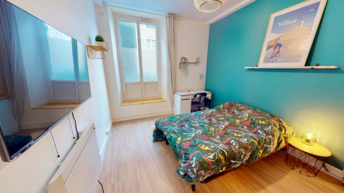 Room in Rue Pasteur, Pau for 106 m² with 6 bedrooms