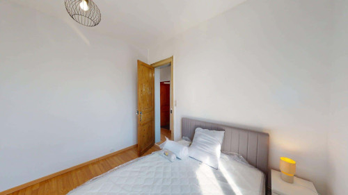 Room in Parvis Saint-Jean Baptiste, Roubaix for 129 m² with 5 bedrooms