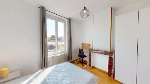 Room in Parvis Saint-Jean Baptiste, Roubaix for 129 m² with 5 bedrooms