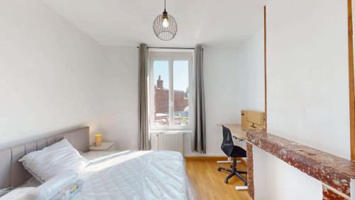 Room in Parvis Saint-Jean Baptiste, Roubaix for 129 m² with 5 bedrooms