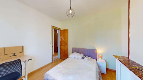 Room in Parvis Saint-Jean Baptiste, Roubaix for 129 m² with 5 bedrooms