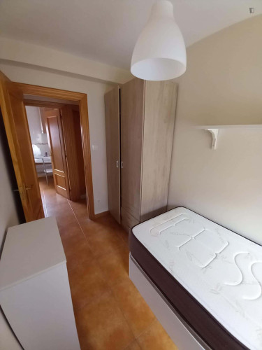 Room in Calle Echegaray, Gijón for 60 m² with 3 bedrooms