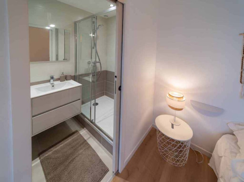 Room in Rue des Glycines, Bron for 112 m² with 5 bedrooms