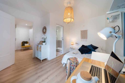 Room in Rue des Glycines, Bron for 112 m² with 5 bedrooms