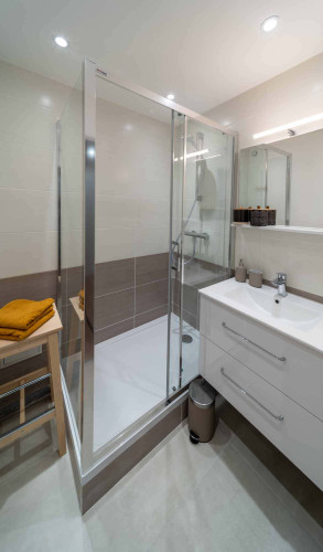 Room in Rue des Glycines, Bron for 112 m² with 5 bedrooms - Gallery - 11