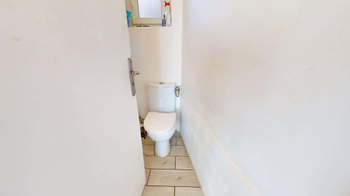 Room in Avenue Alfred Nobel, Toulon for 45 m² with 2 bedrooms