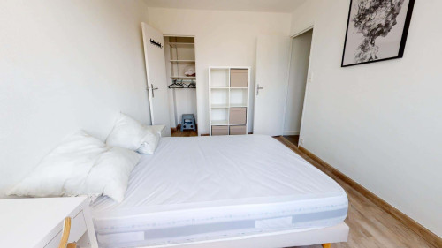 Room in Boulevard de Larramet, Toulouse for 70 m² with 3 bedrooms