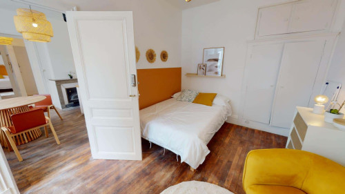 Room in Rue de la Sarra, Oullins-Pierre-Bénite for 63 m² with 3 bedrooms
