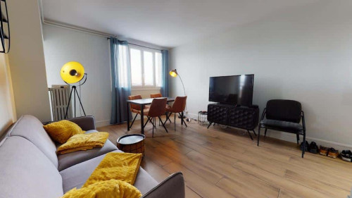 Room in Avenue Commandant l'Herminier, Villeurbanne for 78 m² with 4 bedrooms