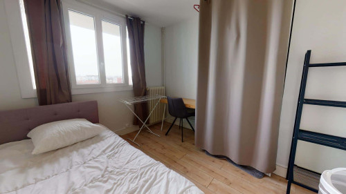 Room in Avenue Commandant l'Herminier, Villeurbanne for 78 m² with 4 bedrooms