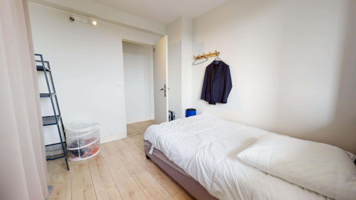 Room in Avenue Commandant l'Herminier, Villeurbanne for 78 m² with 4 bedrooms