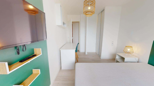 Room in Rue du Parc, Bron for 76 m² with 5 bedrooms