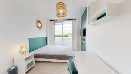 Room in Rue du Parc, Bron for 76 m² with 5 bedrooms