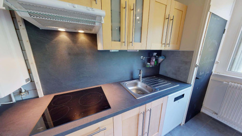 Room in Rue Saint-Exupéry, Saint-Martin-d'Hères for 84 m² with 3 bedrooms