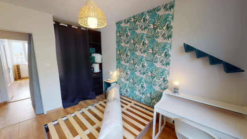 Room in Rue Saint-Exupéry, Saint-Martin-d'Hères for 84 m² with 3 bedrooms