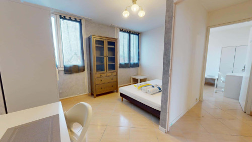 Room in Rue Pierre Voyant, Villeurbanne for 80 m² with 5 bedrooms