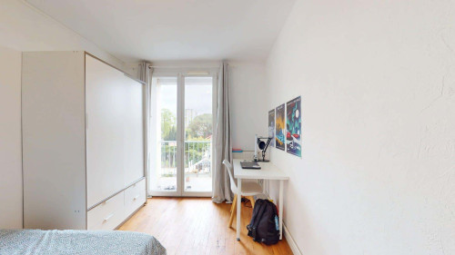 Room in Rue Henri Desbals, Toulouse for 70 m² with 3 bedrooms