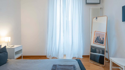 Contemporary Appartament in Vibrant Isola - Gallery - 22