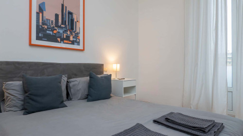 Contemporary Appartament in Vibrant Isola - Gallery - 19