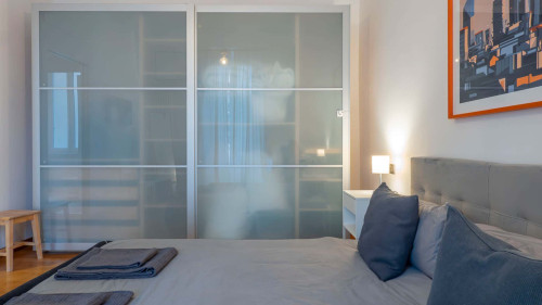 Contemporary Appartament in Vibrant Isola - Gallery - 18