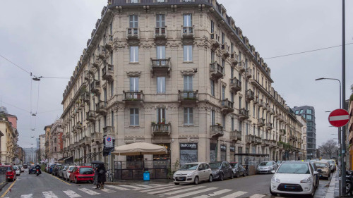 Contemporary Appartament in Vibrant Isola