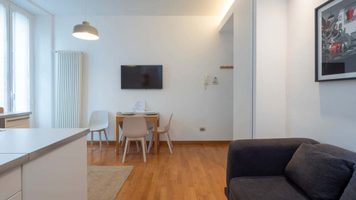 Contemporary Appartament in Vibrant Isola - Gallery - 6
