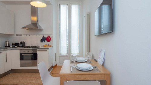 Contemporary Appartament in Vibrant Isola - Gallery - 25