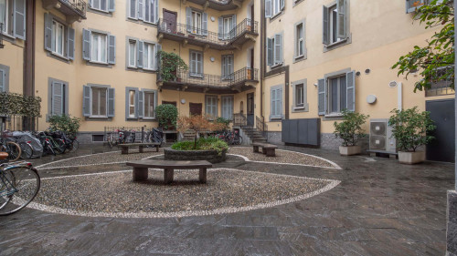 Contemporary Appartament in Vibrant Isola