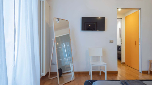 Contemporary Appartament in Vibrant Isola - Gallery - 16