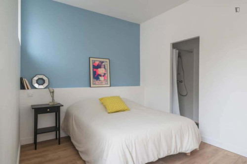 Room in Rue Edmond Bire, Nantes for 220 m² with 9 bedrooms