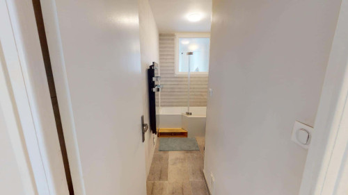 Room in Rue Massenet, Grenoble for 85 m² with 5 bedrooms - Gallery - 12