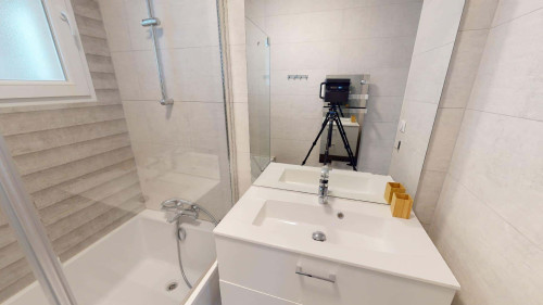 Room in Rue Massenet, Grenoble for 85 m² with 5 bedrooms - Gallery - 11