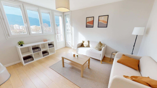 Room in Rue Massenet, Grenoble for 85 m² with 5 bedrooms