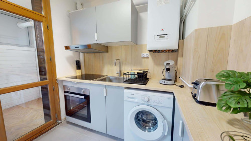 Room in Rue du Colonel Sebbane, Oullins-Pierre-Bénite for 67 m² with 3 bedrooms