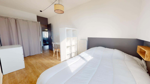 Room in Passage Paul Gauguin, Toulouse for 90 m² with 3 bedrooms