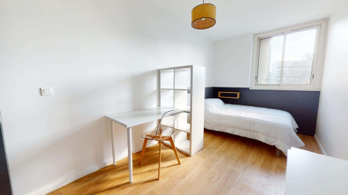 Room in Passage Paul Gauguin, Toulouse for 90 m² with 3 bedrooms