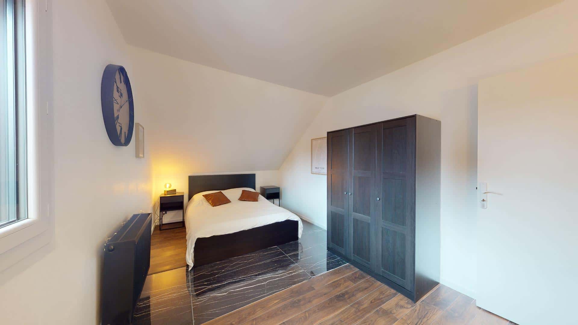 Room In Rue Rouget De L'Isle, Le Petit-Quevilly For 300 M² With 10 Bedrooms - 1