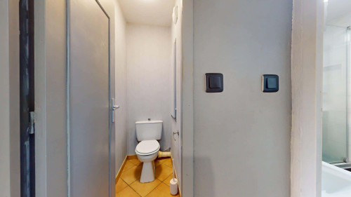 Room in Rue de la Chapelle, Lyon for 119 m² with 6 bedrooms