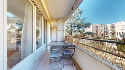 Room in Rue de la Chapelle, Lyon for 119 m² with 6 bedrooms