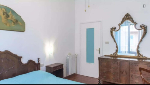 Room in Via Lorenzo il Magnifico, Roma for 110 m² with 3 bedrooms
